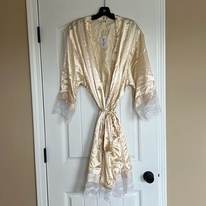NWT // Miss to Mrs cream & white silk & lace robe